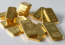 أسعار الذهب تحوم قرب ذروة قياسية